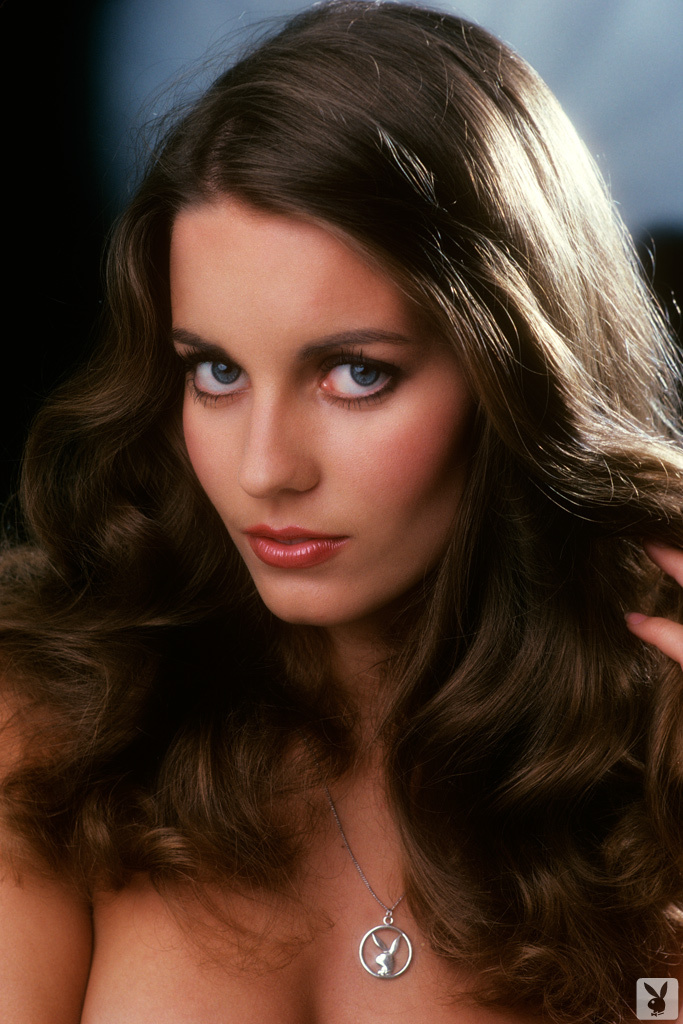 Pretty Lisa Welch Shows Hairy Bush In Vintage Stockings Outdoors