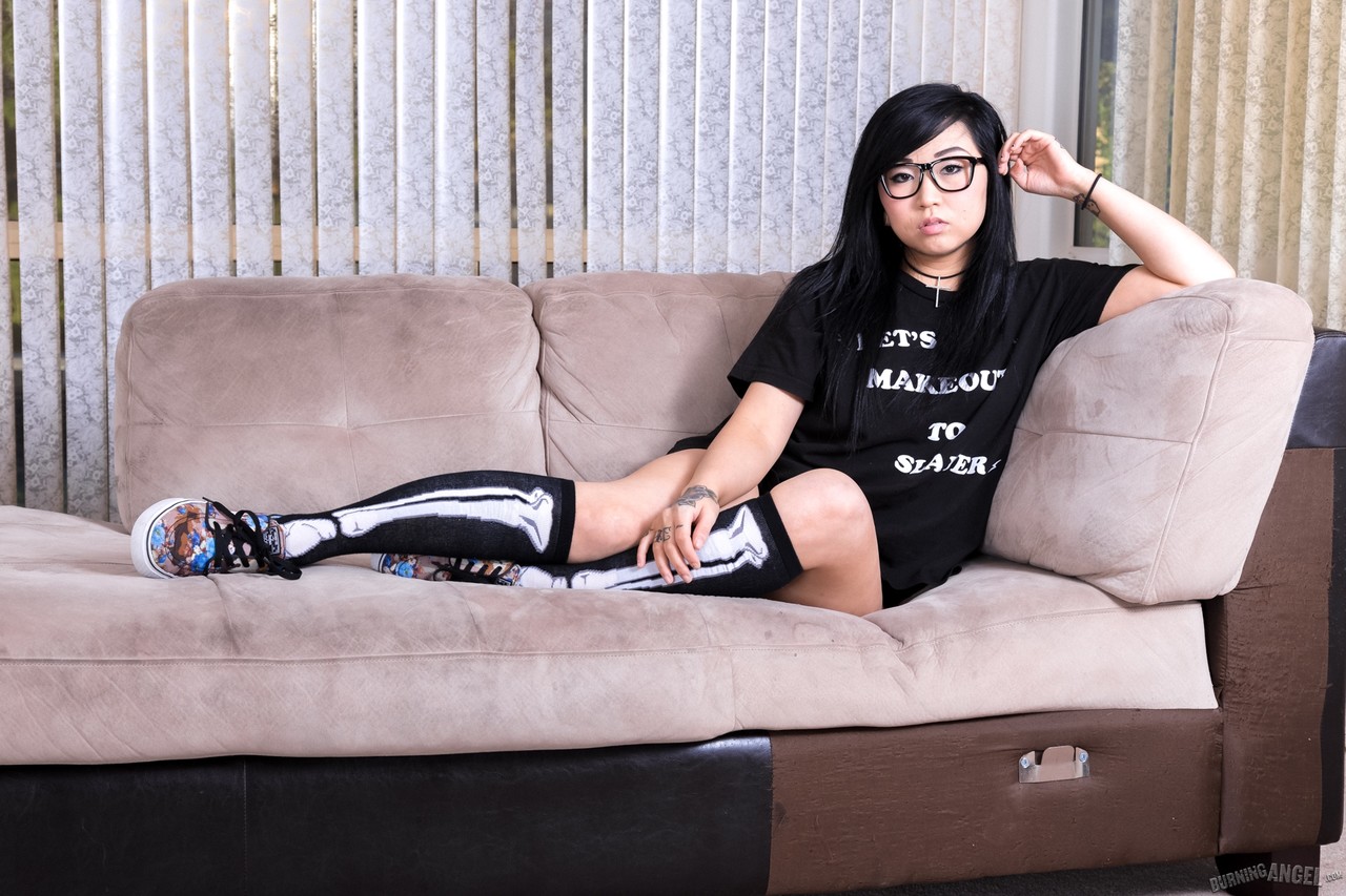 Óculos Asiática Babá Londres Lanchester Solo Sofá Masturbação