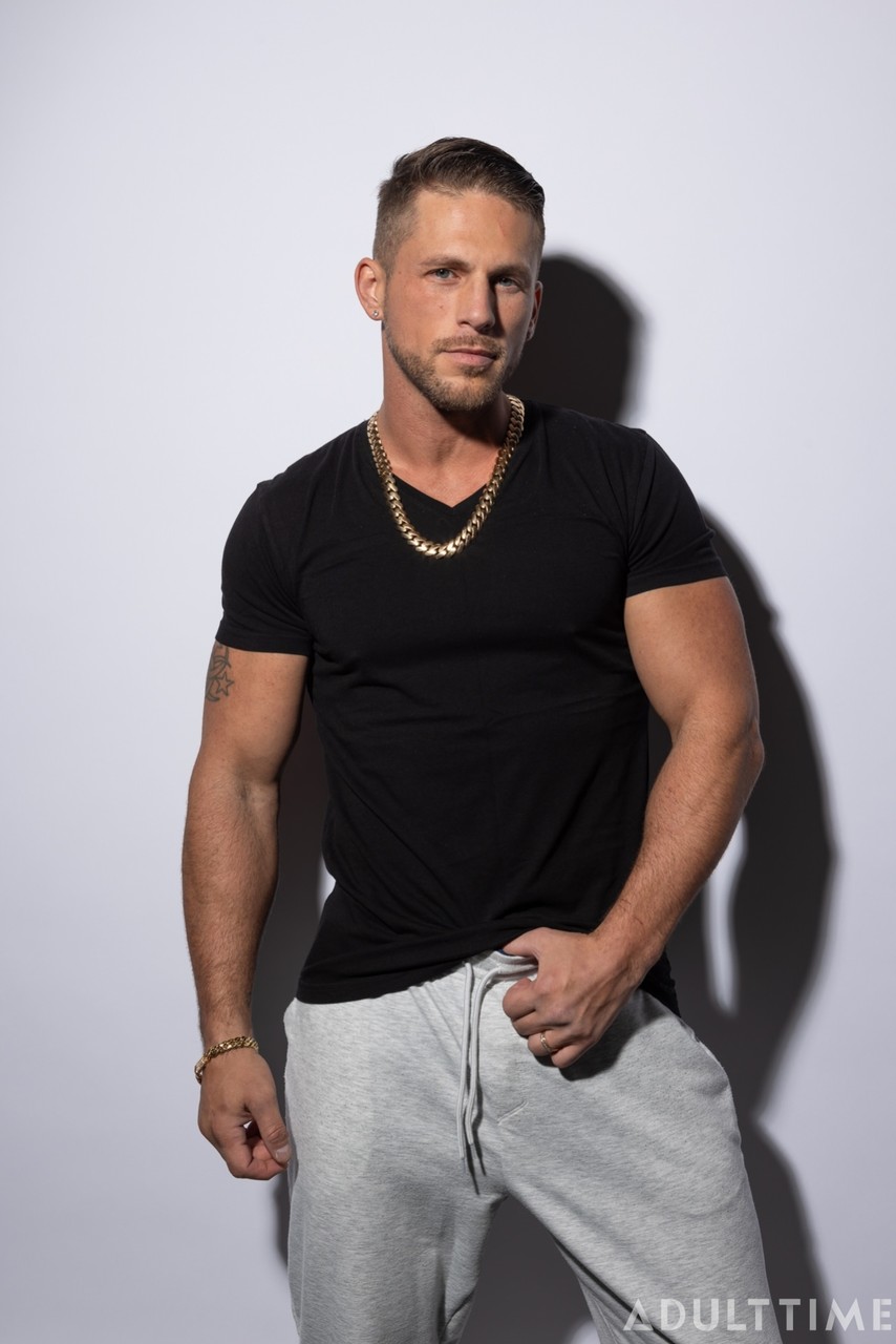 Roman Todd 的成人时光性爱图片