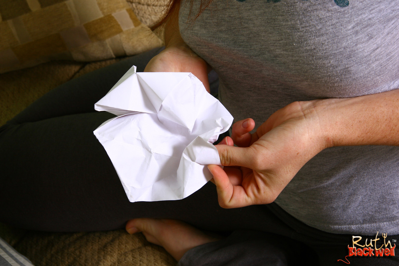 सफेद रंडी रूथ ब्लैकवेल इंटररेशियल त्रिगुट में अपनी लाल बालों वाली प्रेमिका को साझा करती है