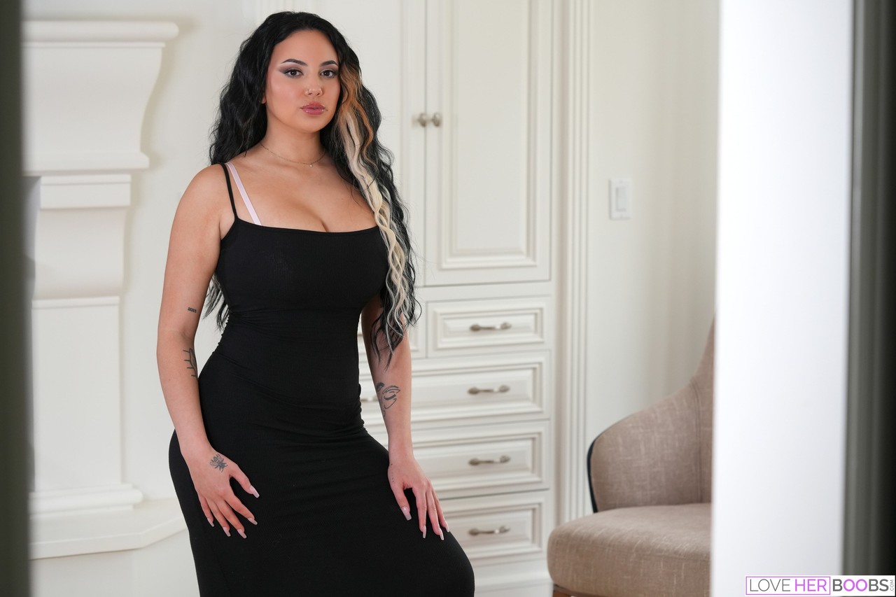 Attractive Brunette Nika Venom Flaunts Huge Juggs And Big Bum