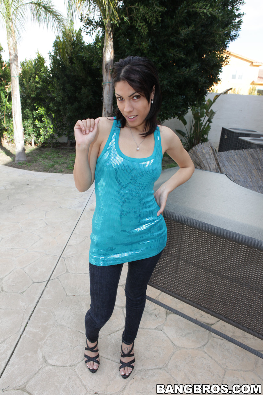 Любительская Латинка Белла Сэйнт Едет На Большом Толстом Члене И Получает Горячую Липкую Сперму На Лицо