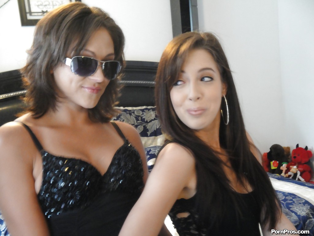 Сексуальные Подростки Эллисон И Рокси В Сексуальных Трусиках