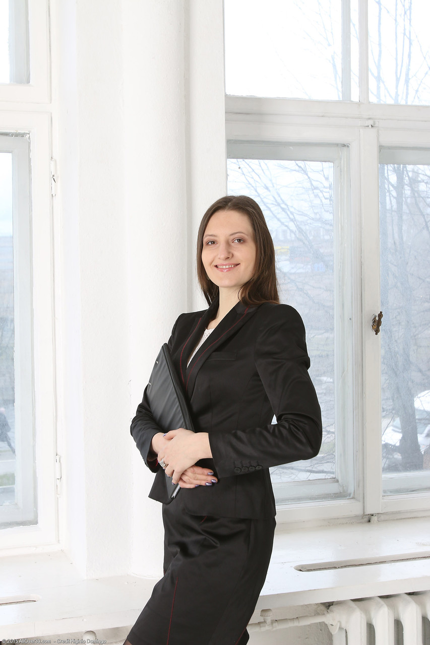 裸体Mariona主演《All Over 30》写真