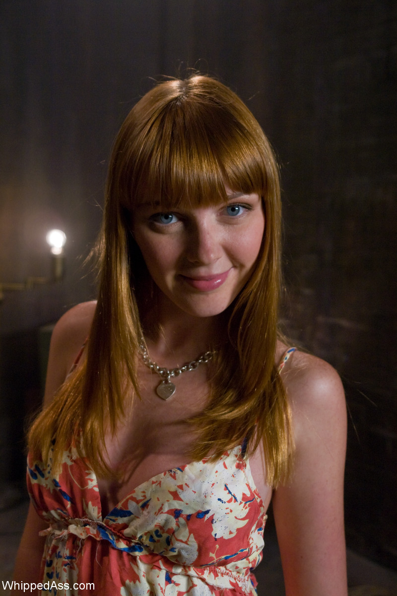 狂野的女同性恋支配游戏：女同性恋Marie McCray被震动器惩罚