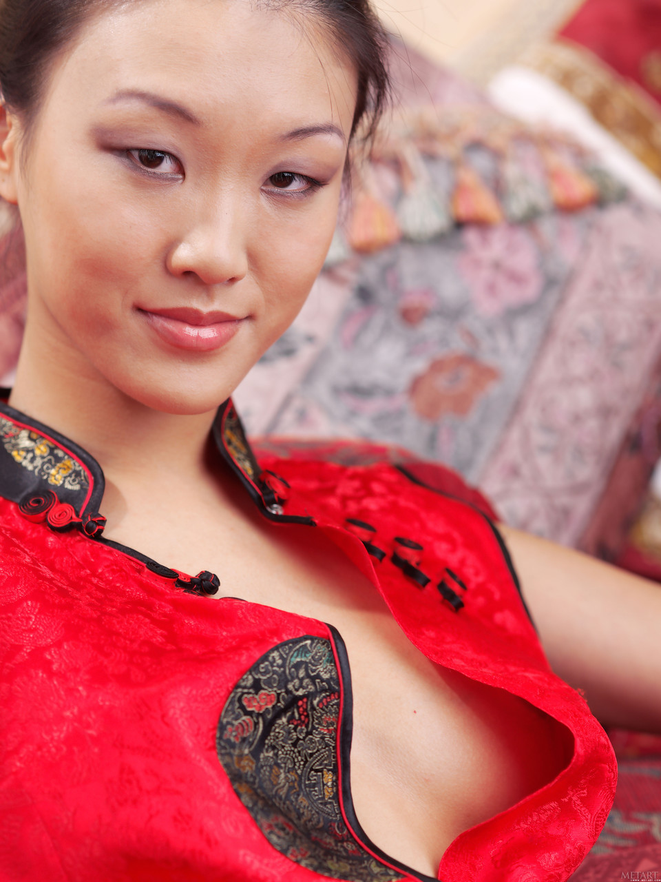 Seductive Japanese Milf Mariko A Strips And Poses Solo