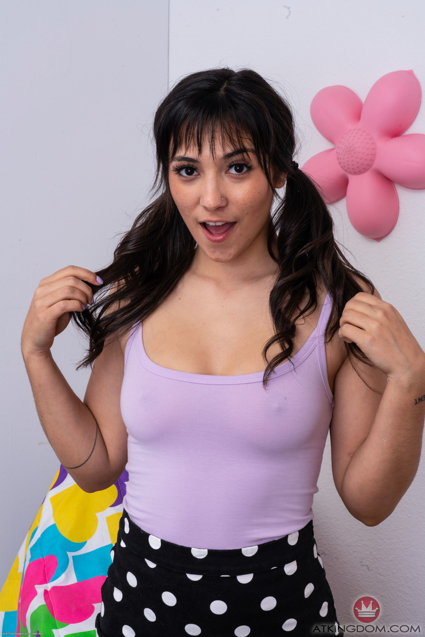 ATK Galleria が Brooklyn Gray を Hot XXX アクションで紹介