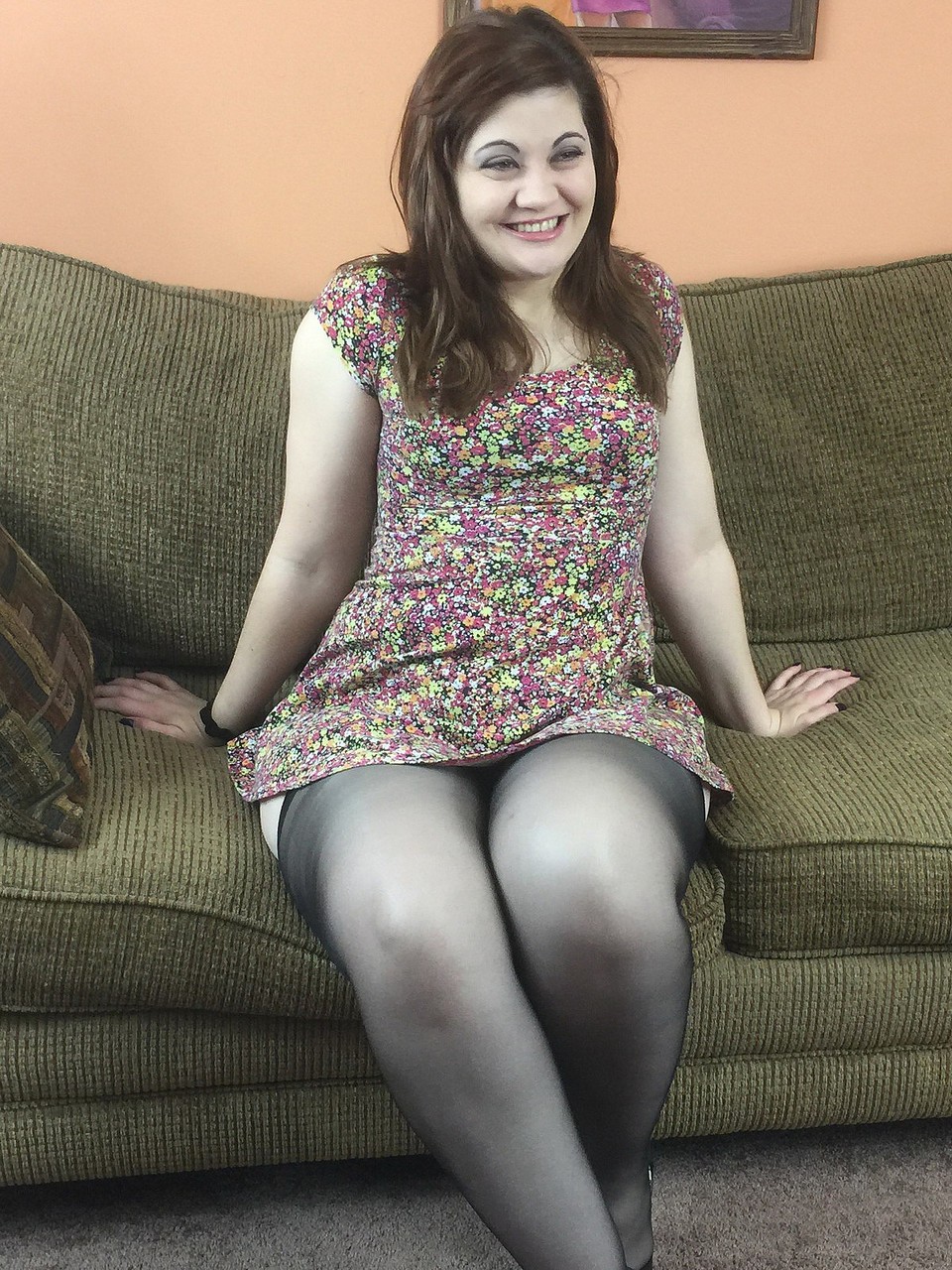 चब्बी मिल्फ नाओमी सेंट क्लेयर नग्न होकर मुठ मारती हुई अपनी बड़ी गांड दिखाती है