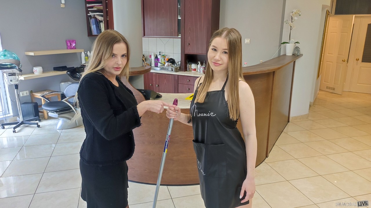 Adolescente Russa Bem Dotada Amalia Davis Enganada Para Fazer Sexo Com Homem Mais Velho