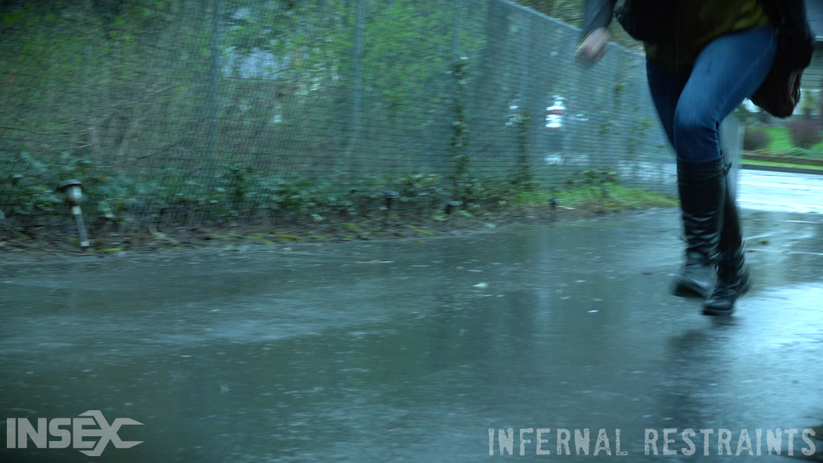 Kel Bowie In Kerker Tag Und Nacht Gefesselt