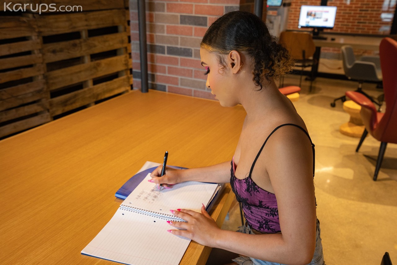 صور رايدر ري الحارة في كاروبس هوومتاون أماتورز