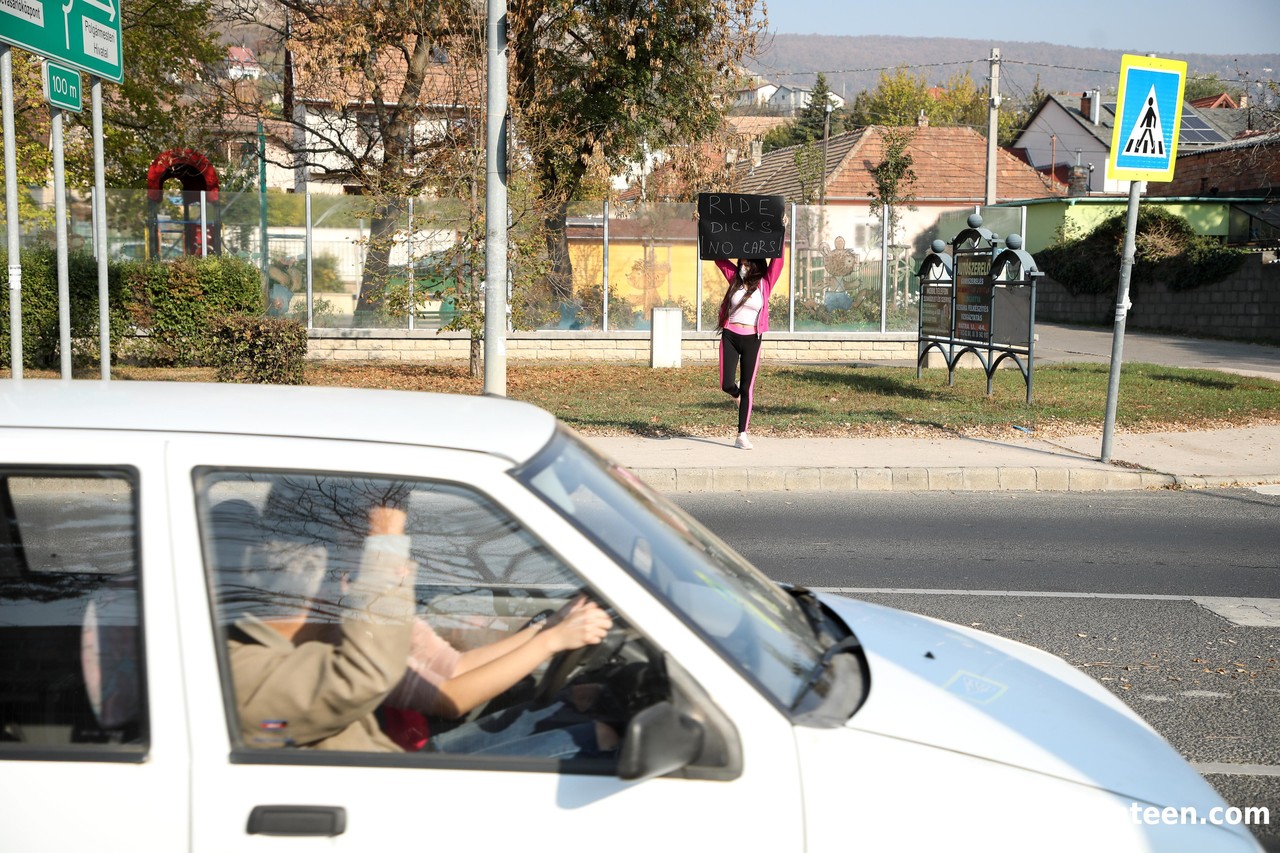 ダーティー・リベルのシェリル・コリンズの豊かな自然の乳房が崇拝され、射精される