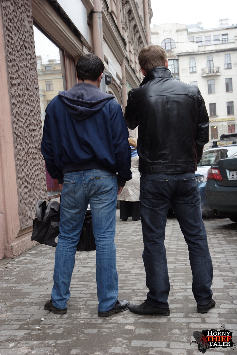 素人十代スザンナは二人の強盗に犯されて彼らの精液を味わう