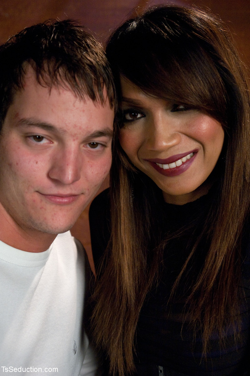 Séduction TS Avec Mike J Et Yasmin Lee Photos Chaudes