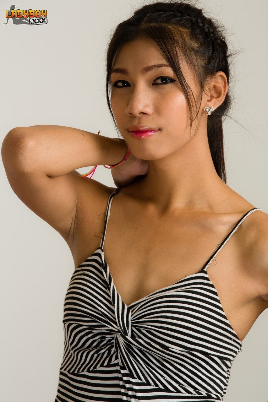 亚洲变性女孩Aoh主演裸照