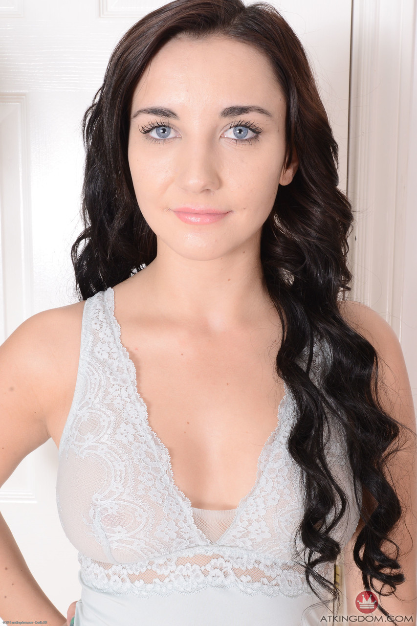 玉琥珀色情图片在ATK画廊展出