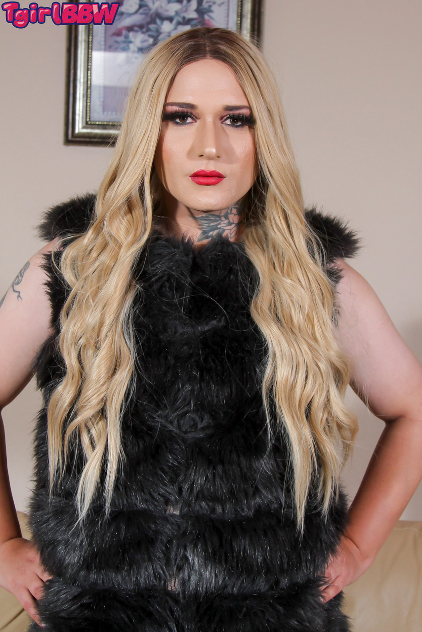 Galerie De Dasha Nue Présentant TGirl BBW