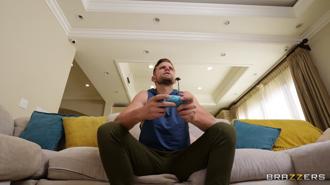 صور عارية لكين فيلس وميلاني مونرو من شبكة برازرز