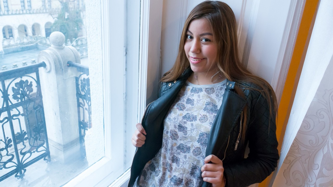 ソロ・カティア・ヴァスケスがセックス玩具で自分の膣を悦ばせる