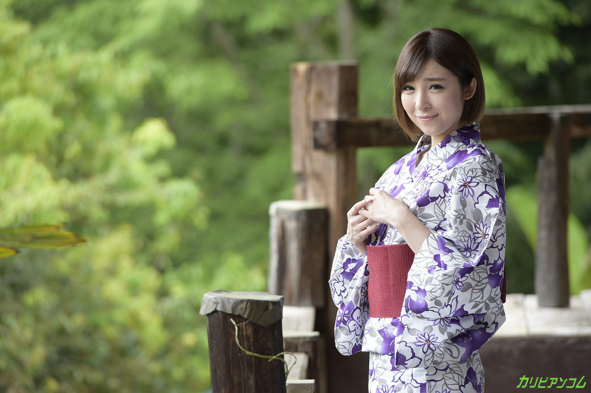 الزوجة الآسيوية الشابة رونا هانيكاوا مص وتركب زباً صلباً