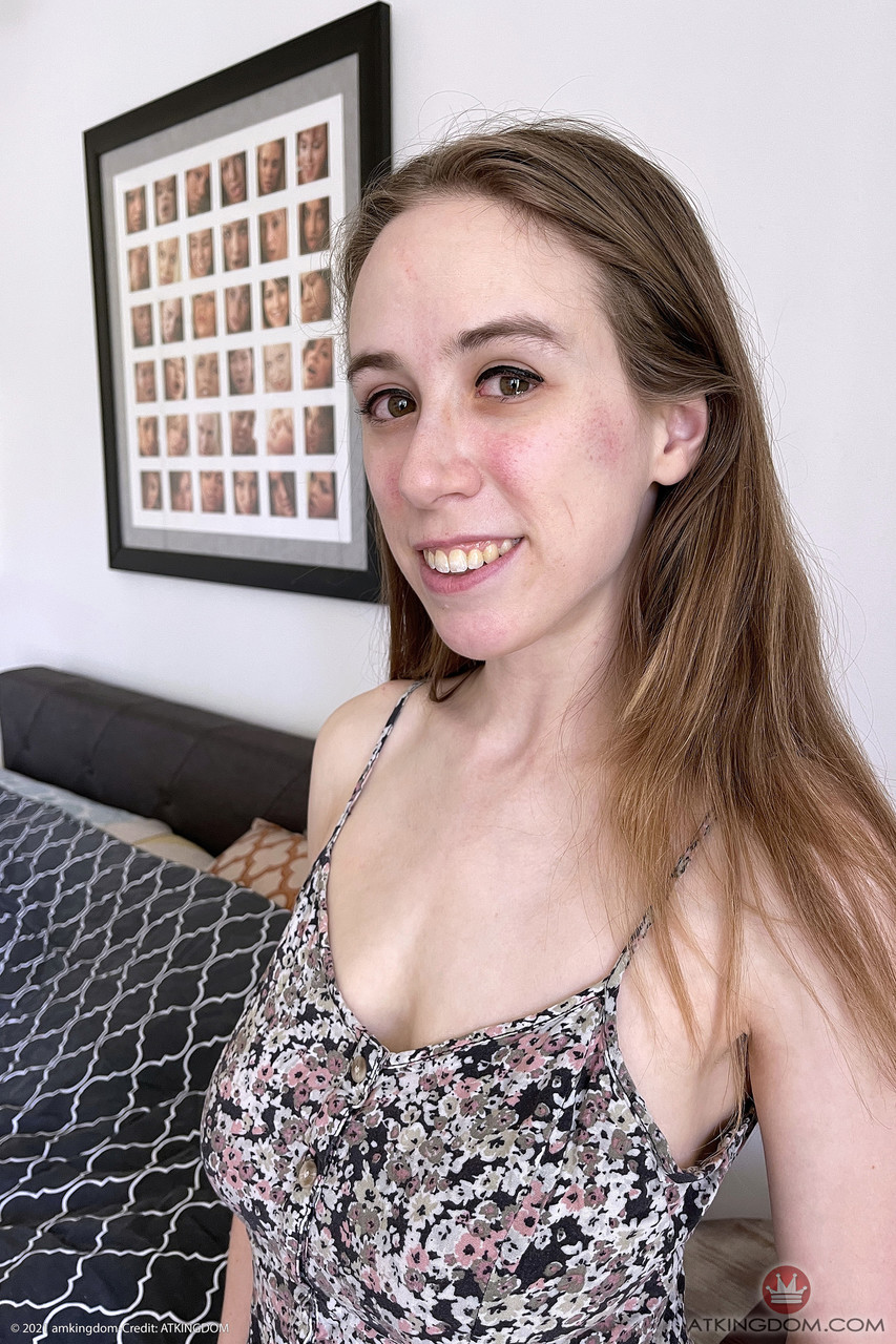 甘い彼女ジャッキー・ホフが垂れ下がった巨大なおっぱいと美味しい愛の穴を露出