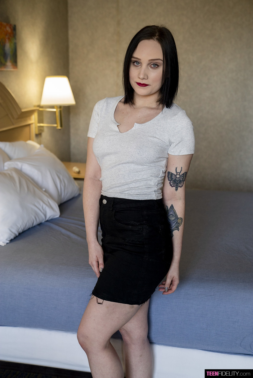 Tattooed Teen Gwen Vicious Strips And Rubs Vagina