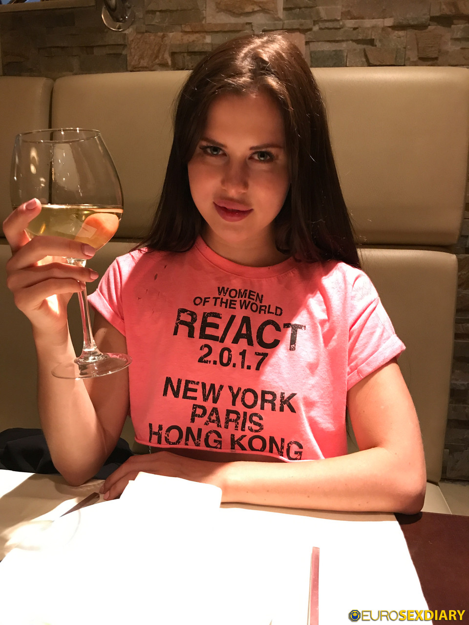 素晴らしいお尻のヨーロッパ美女ジュリアが足を開いて激しく犯される