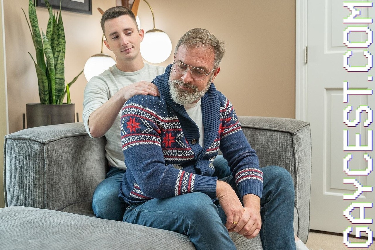 नॉटी ट्विंक चेज़ वेस्टन को गंदे बूढ़े भालू मिस्टर वेस्टन द्वारा गुदा चुदाई की जाती है