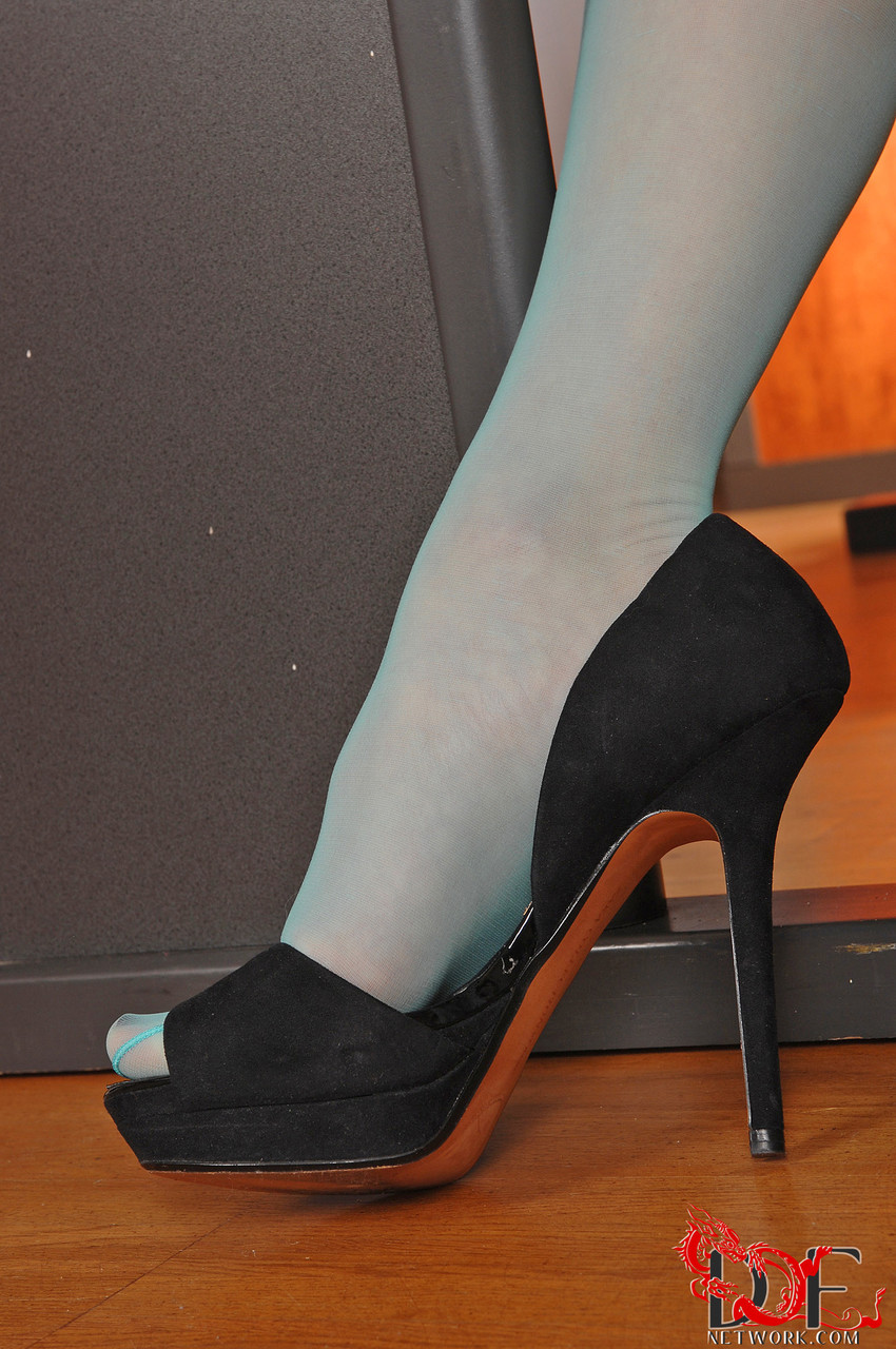 Hungarian Hottie Kitty Cat In Stockings Gives Steamy Footjob