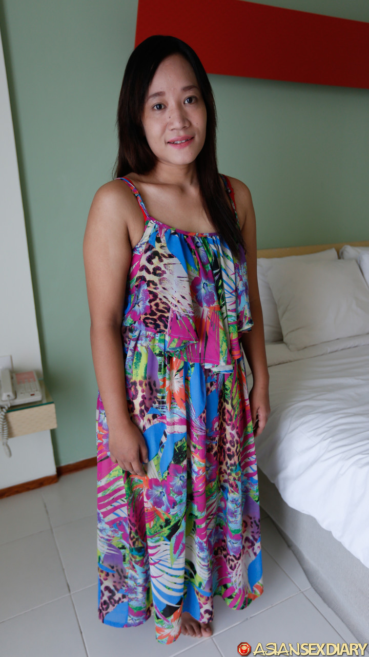 Asiática Kinky Amadora Nanda B Revela Grande Bunda E Leva Knob Por Trás