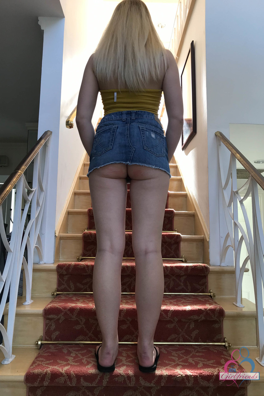 Doce Ninfeta Amadora Ashley Manson Mostra Pés Sexy Bunda Grande Buceta Molhada