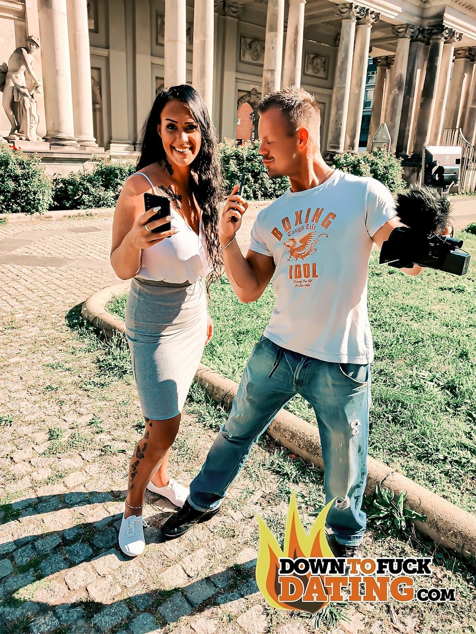 Татуированная Милфа Зара Мендес Кремпай На Улице