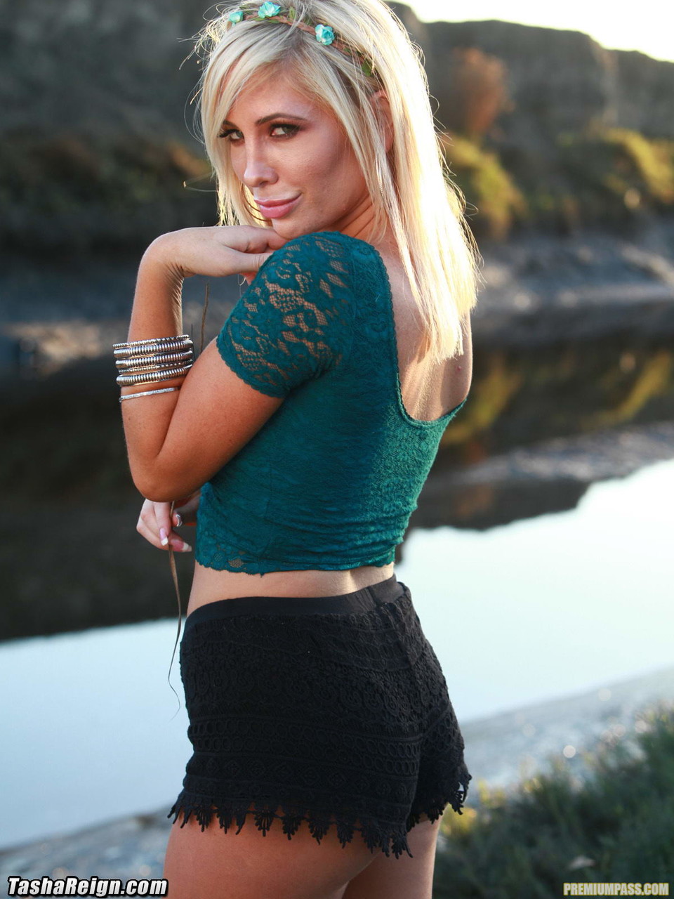 Blonde Milf Tasha Reign Walks In Cowgirl Boots And Booty Shorts