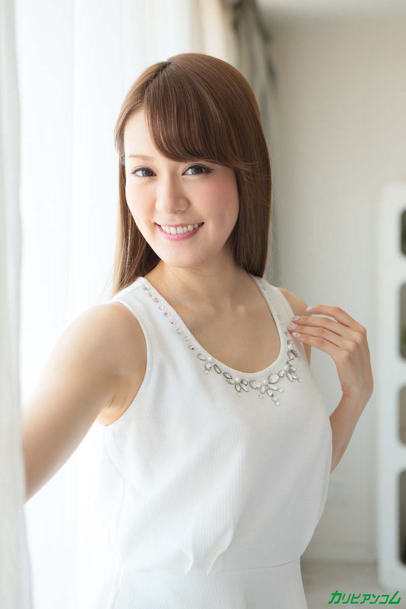 Schöne Japanische Honig Ruri Tachibana Streift Ab Und Nimmt Große Knöpfe