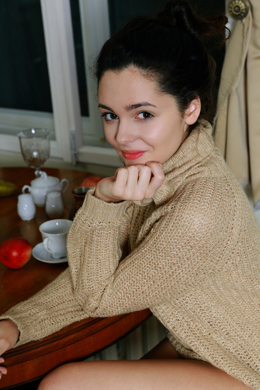 Athletic Babe Bridgette Angel Flaunts Big Booty And Big Tits In Solo