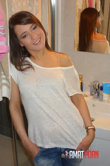 Savannah Secret – Brunette PAWG Strips Out of Her Jeans and Spreads Her Bush