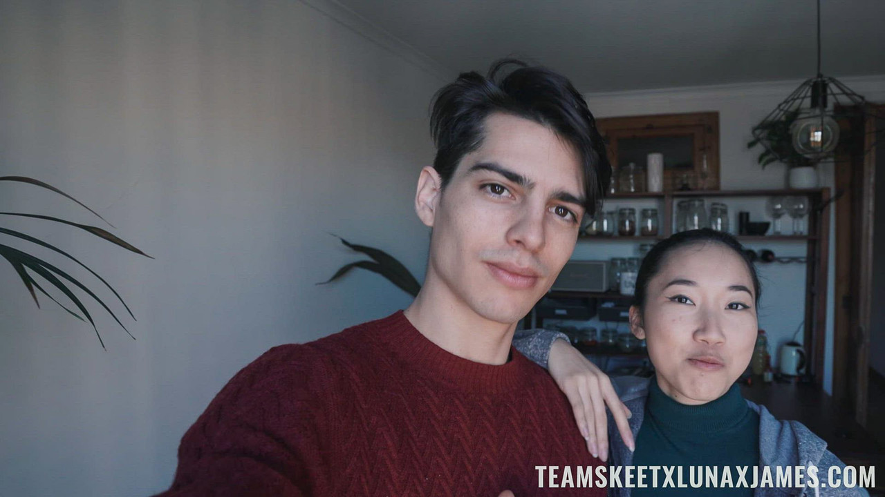 亚洲露娜X被舔屄并且猛烈干屄还穿着内裤