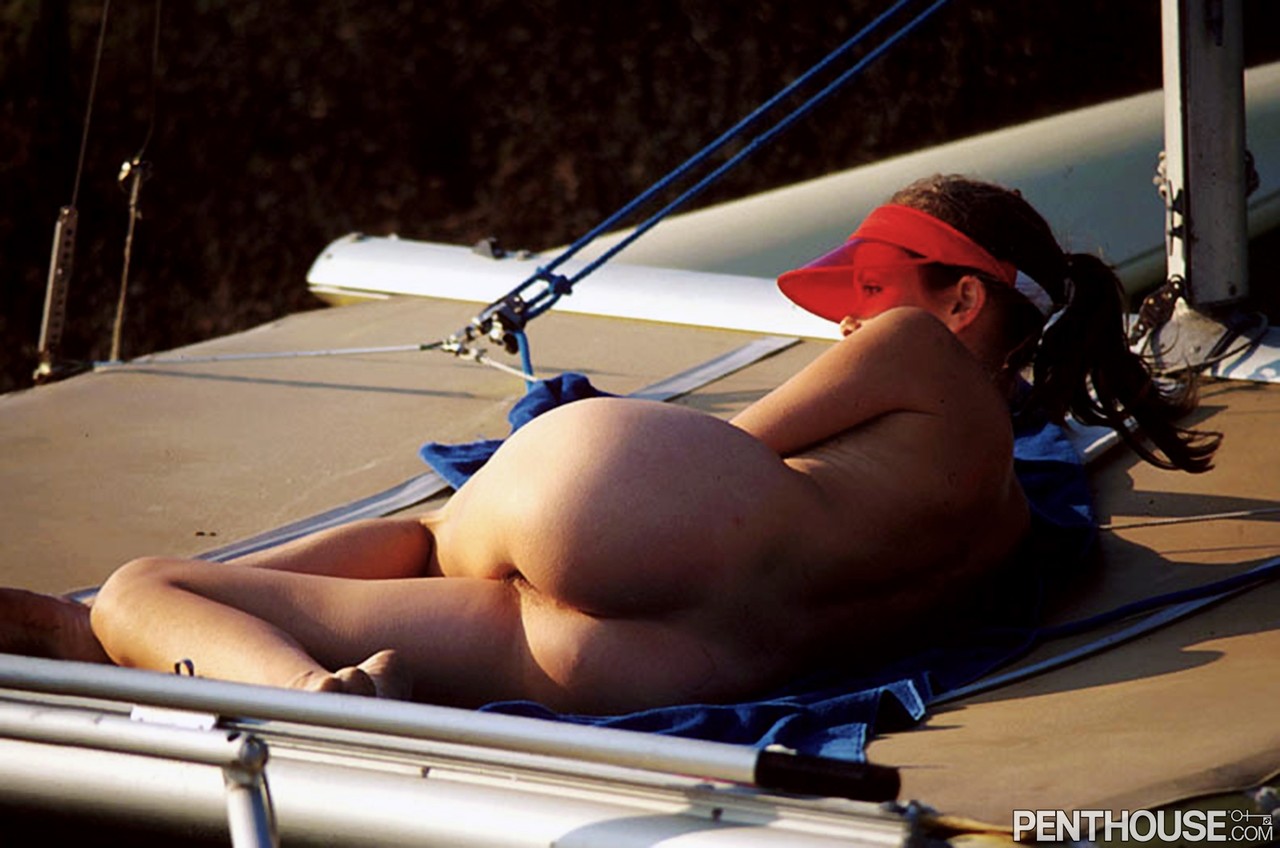 Brunette Chick With Tiny Naturals Amber Ramsey Teases Her Hairy Muff