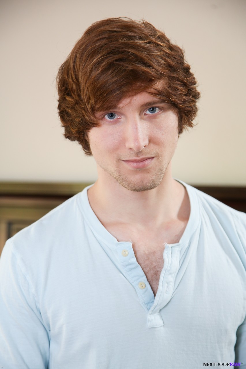 加布里埃尔·克罗斯和斯科蒂·齐互骑对方的秃肛洞