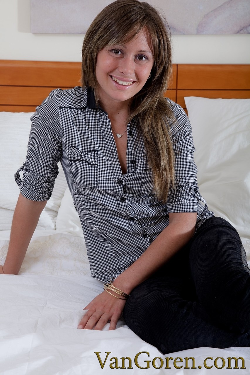 POV十代のジェシーがお尻を弄られ、挿入されて中出し