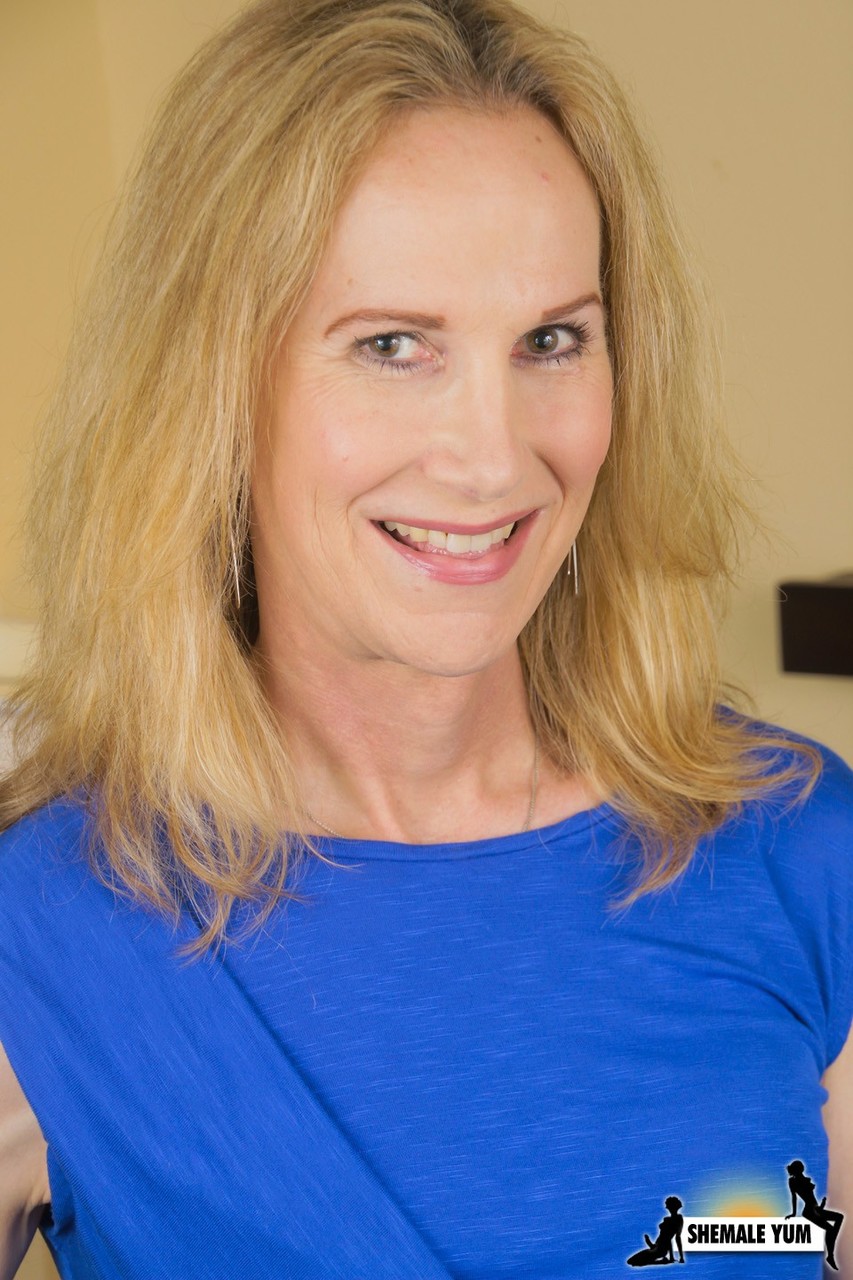 Mature Shemale Becca Benz Reveals Tiny Tits And Small Dick