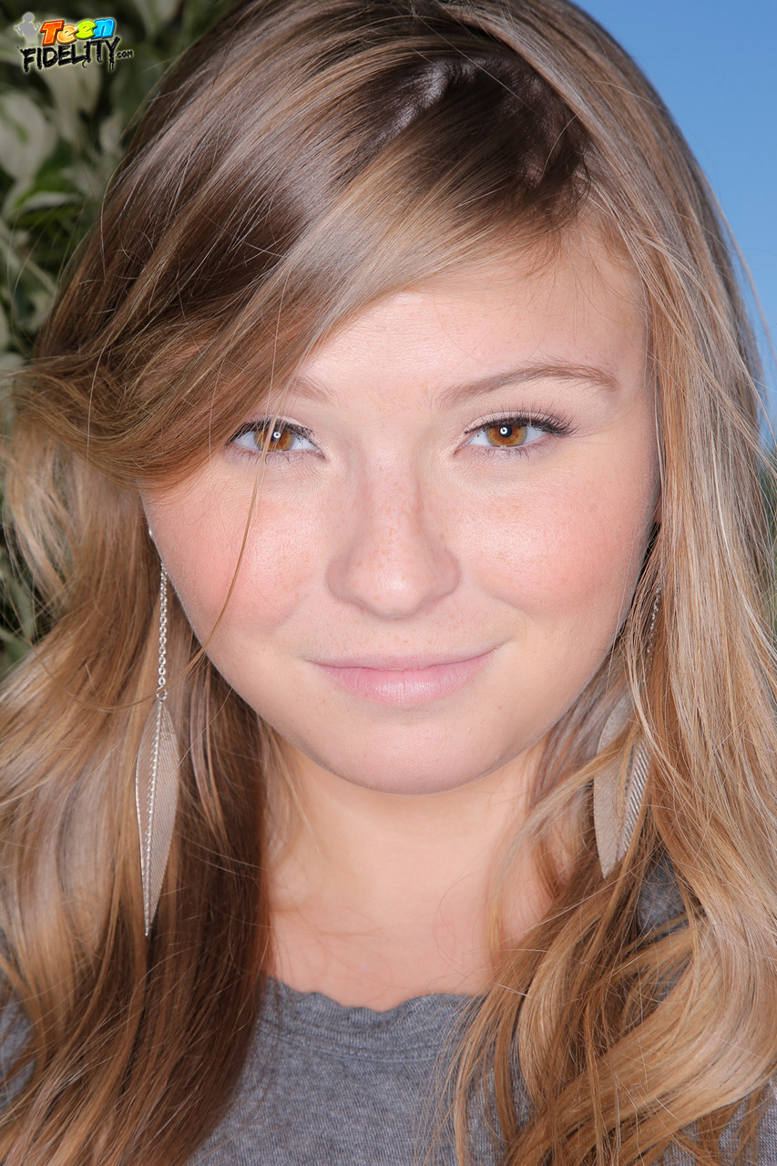 Подросток Дующая Пузыри Мелисса Мэй Меняет Жвачку На Большой Член Минет POV