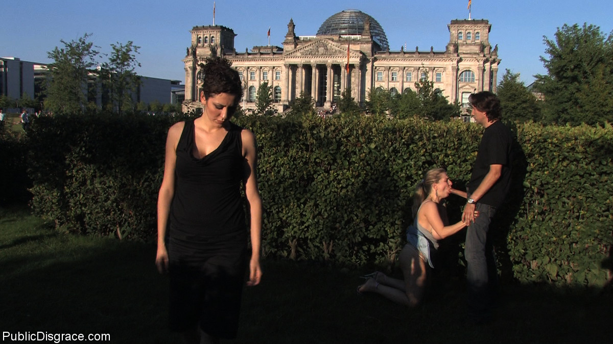 صور جاجديلفي عارية علناً