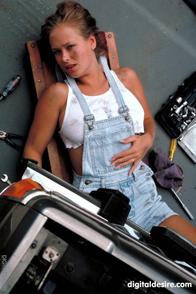 Digital Desire تقدم صور دينا جول العارية