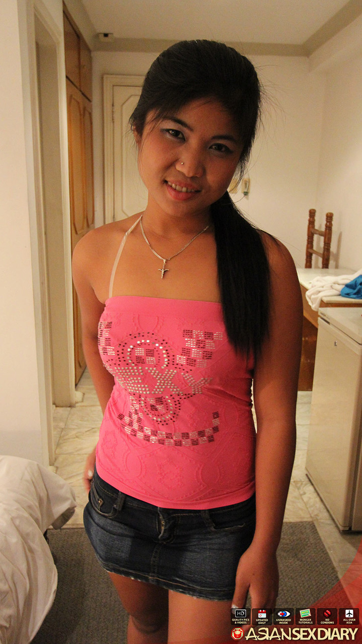 菲律宾少女芭比在性游客操后得到内射