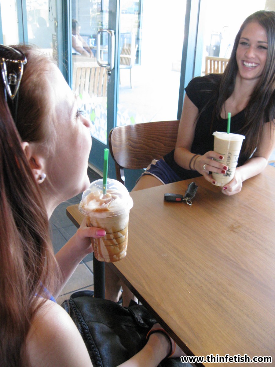 Тиффани Томпсон Делает Голые Селфи В Зеркале Ванной Комнаты