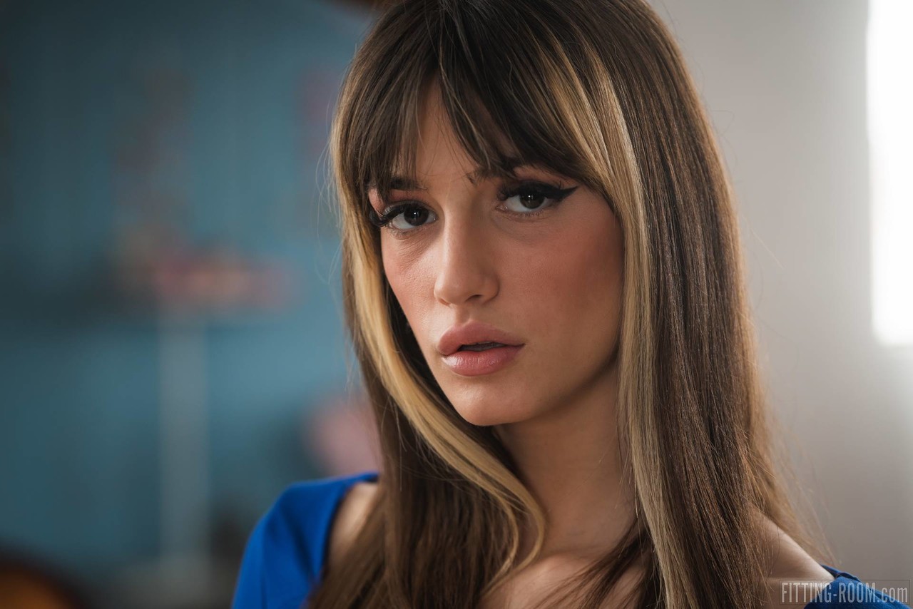 Tattooed Teen Laidylaixxoff Temptingly Pulls Down Her Thong