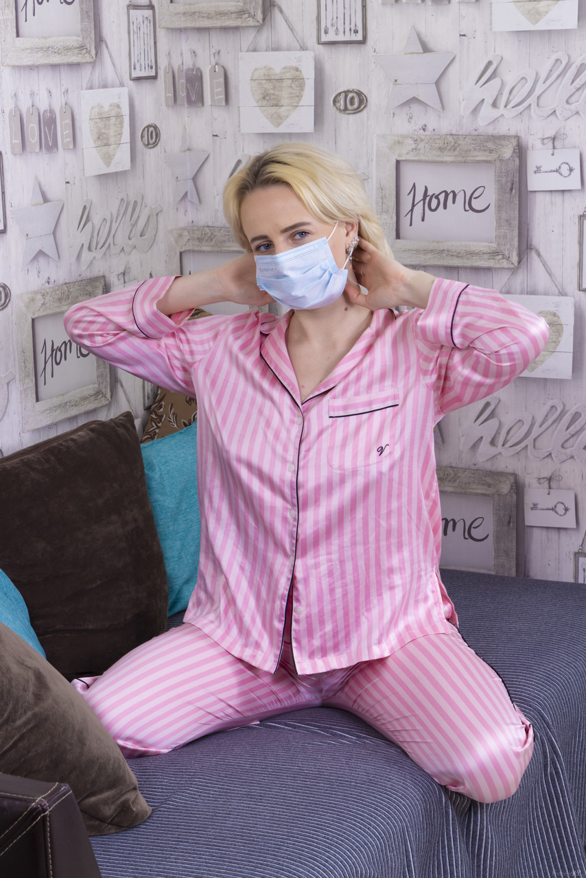 18歳の素晴らしいハンナ・レイのセックス写真