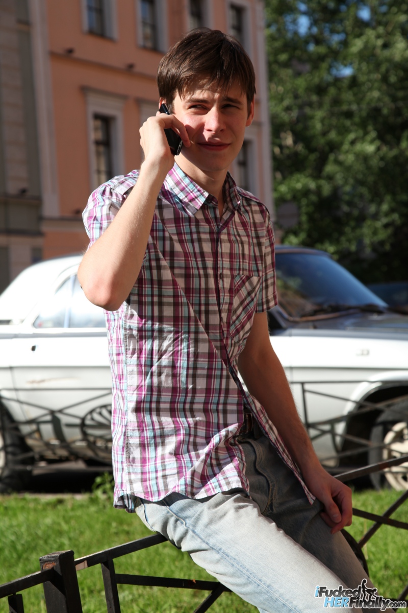 Худая Девушка Тори Расстегивает Одежду И Трахается С Горячим Мальчиком