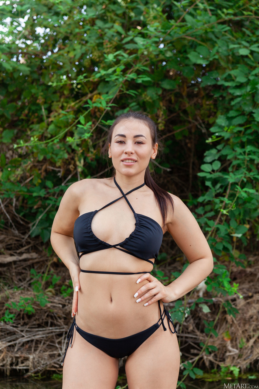 Met Art تقدم Sumiko في معرض ساخن